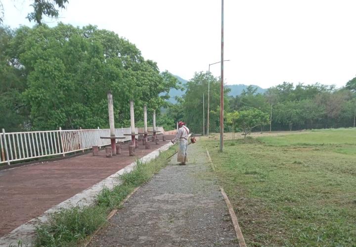 Ayuntamiento da mantenimiento a la Unidad Deportiva Tamazunchale
