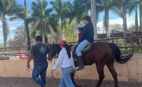24 niños reciben equinoterapia 
