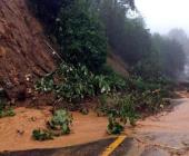 Riesgo de deslaves y socavones por lluvias