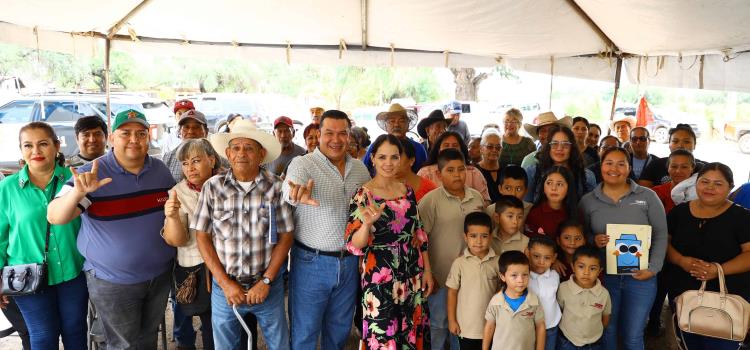 Autoridades municipales visitaron ejido El Coyote Autoridades municipales visitaron ejido El Coyote