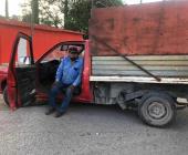 Destrozó su moto contra camioneta 