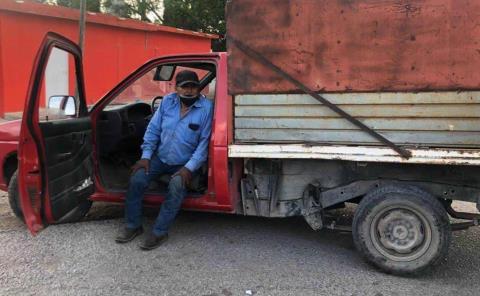 Destrozó su moto contra camioneta 
