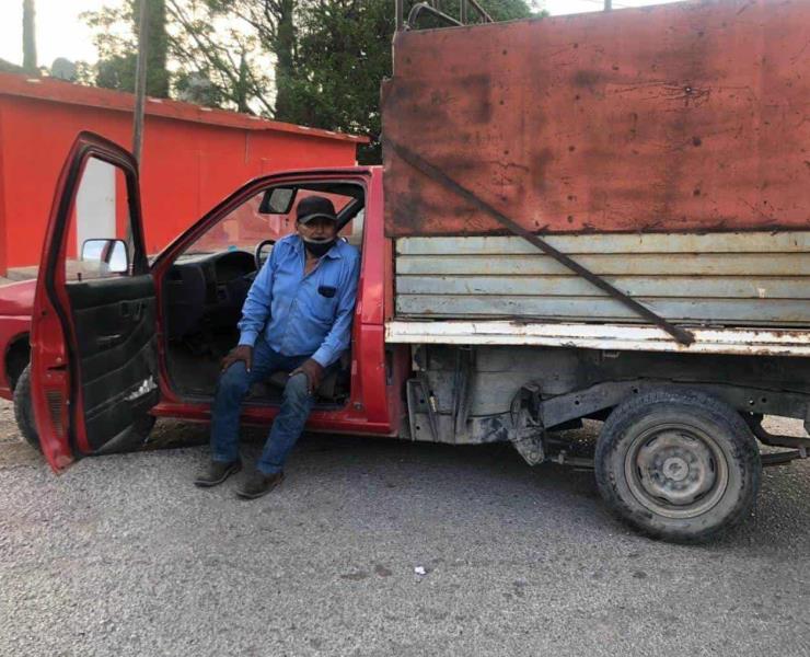 Destrozó su moto contra camioneta 
