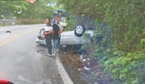 Aparatosa volcadura en la carretera México–Laredo