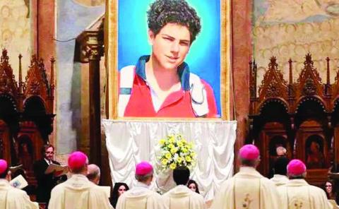 Habrá santo  millenial     

