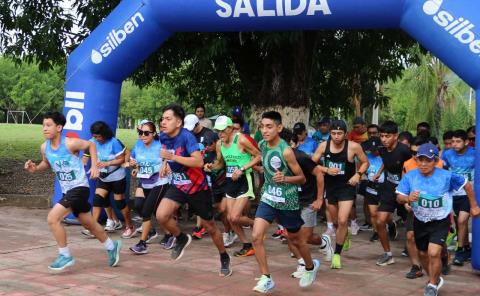 Ni la lluvia impidió carrera atlética corre por Don Mario