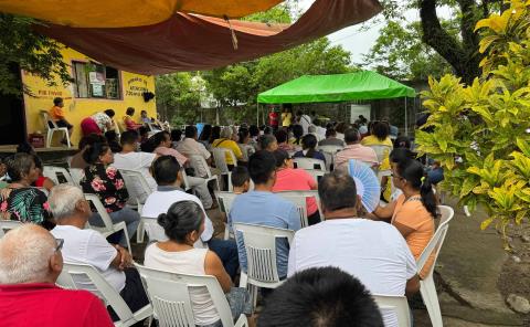 Homenajearon a padres fallecidos en cementerios