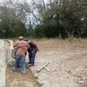 Rehabilitan caminos en San Martín Chalchicuautla