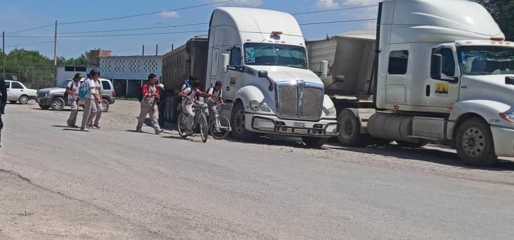 Traileros acosan a las alumnas de secundaria Traileros acosan a las alumnas de secundaria