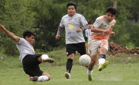 La ´Ola Naranja´ de San Miguel goleó a la Tribu
