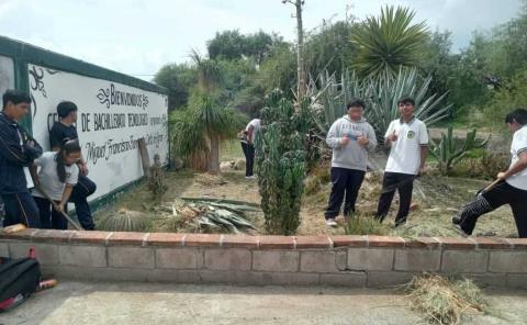 Alumnos mantienen  la jornada "tequios"
