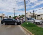 Jovencita causó choque de autos        