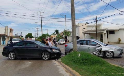 Jovencita causó choque de autos        
