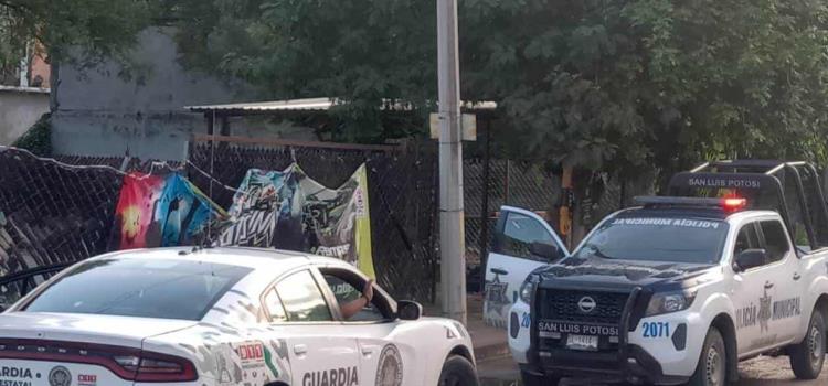 Civiles armados allanan negocio Civiles armados allanan negocio