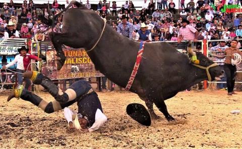 Organizadores de jaripeos  en la zona son roba carros
