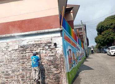 Pintan mural en la avenida "Gonzalo Santos"