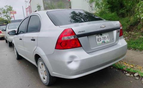 Coche chocó Vs. tres vehículos 
