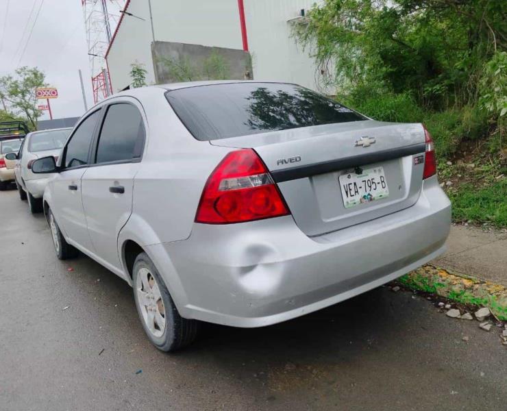 Coche chocó Vs. tres vehículos 
