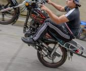 Moto-pandilleros acechan colonias 