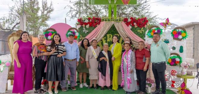 Coronaron a tercia de reinas en Santa Rita 
