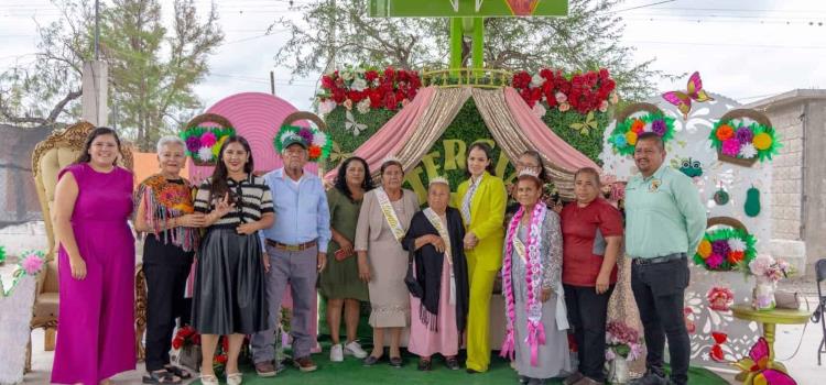 Coronaron a tercia de reinas en Santa Rita Coronaron a tercia de reinas en Santa Rita