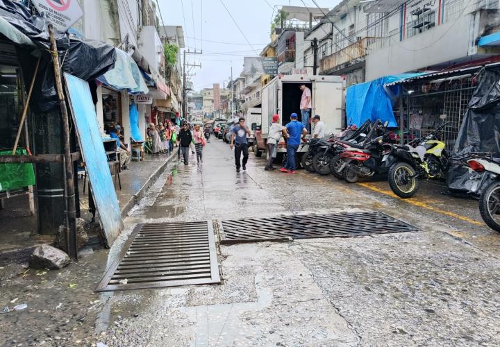 foco de taponamientos: Piden a comerciantes respetar horarios de basura