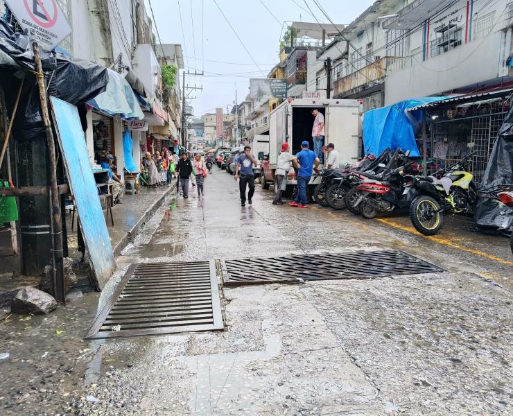 foco de taponamientos: Piden a comerciantes respetar horarios de basura