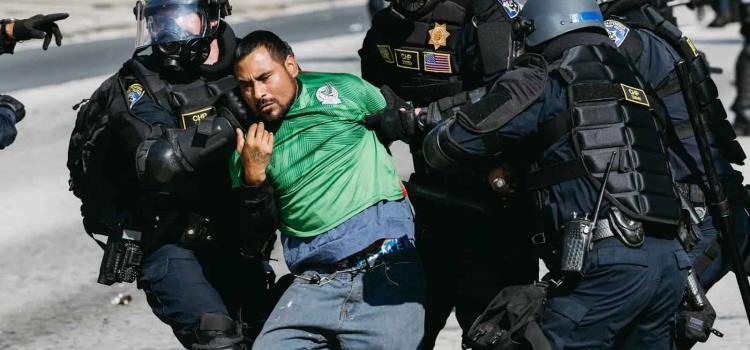 Regresan paisanos por voluntad propia