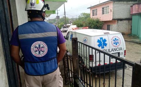 Por fuertes dolores, anciano es trasladado al hospital