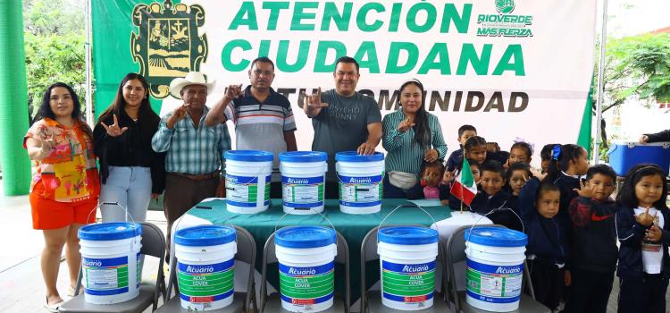 Arnulfo Urbiola Atiende  necesidades de la gente 
