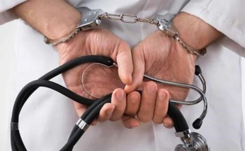 FALSOS MÉDICOS