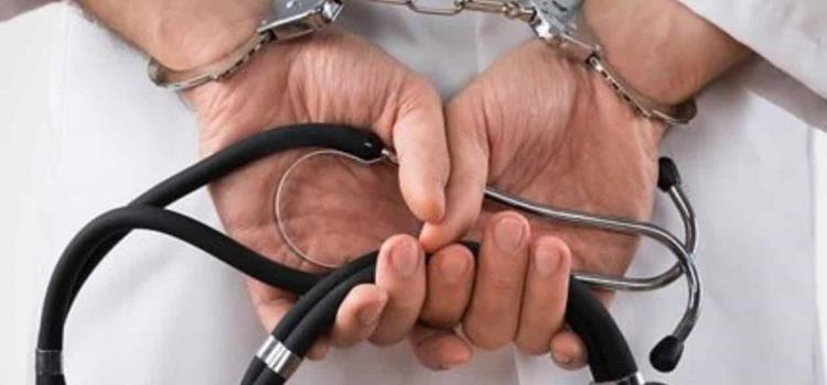 FALSOS MÉDICOS FALSOS MÉDICOS