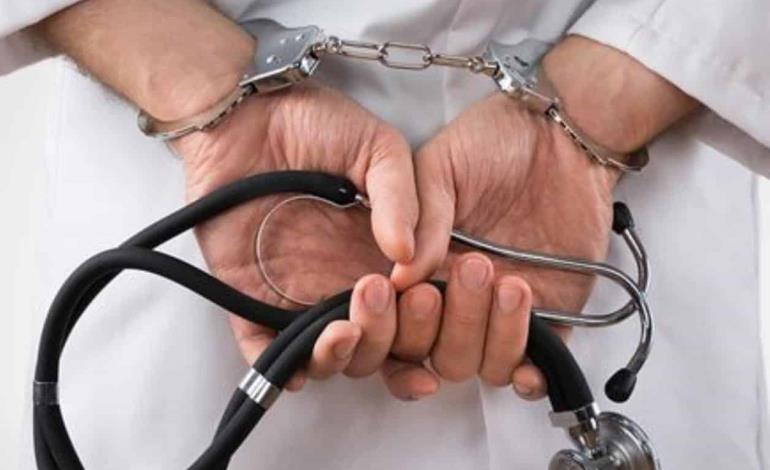 FALSOS MÉDICOS