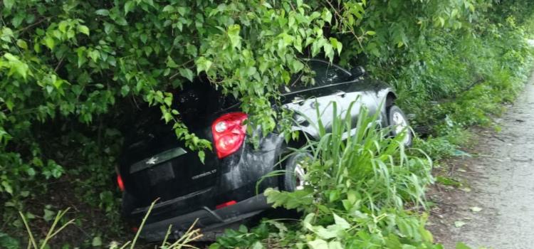 VEHÍCULO SE SALIÓ DE LA CARRETERA VEHÍCULO SE SALIÓ DE LA CARRETERA