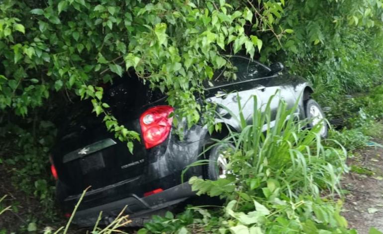 VEHÍCULO SE SALIÓ DE LA CARRETERA
