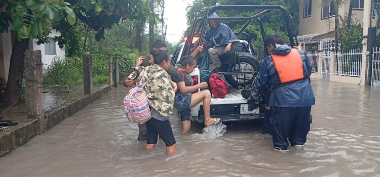 Evacuaron a familias Evacuaron a familias