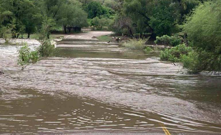 Desborda en carretera el río de Vaqueros