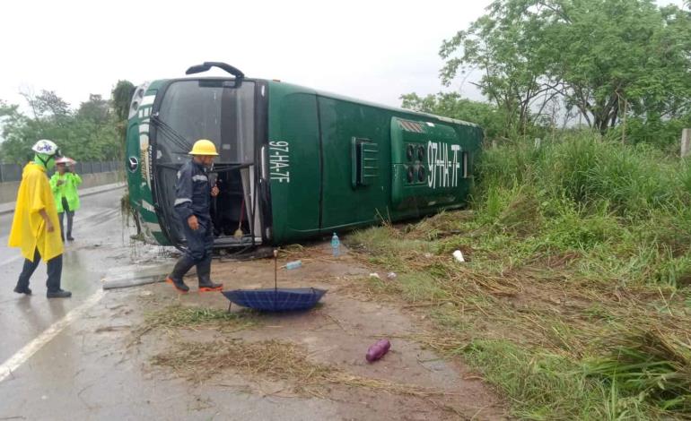 CHOCÓ Y VOLCÓ AUTOBÚS FORÁNEO