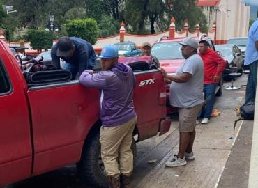 Familias anegadas por crecida del río