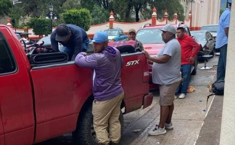 Familias anegadas por crecida del río
