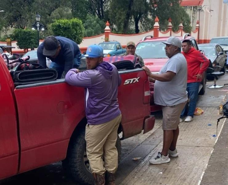 Familias anegadas por crecida del río
