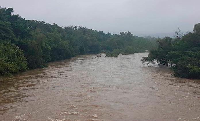 Familias de Otlashuaco claman ayuda ante aislamiento por Lluvias