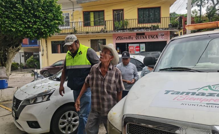 ANCIANO AUXILIADO EN EL BOULEVARD