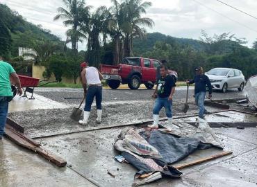 Ayuntamiento de Matlapa rehabilita banqueta 
