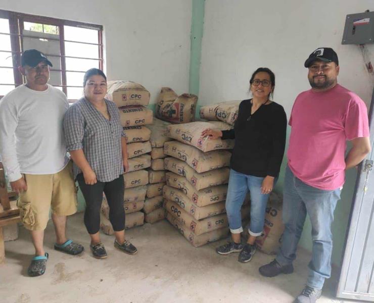 Gobierno entregó 2 Tons. de cemento 

