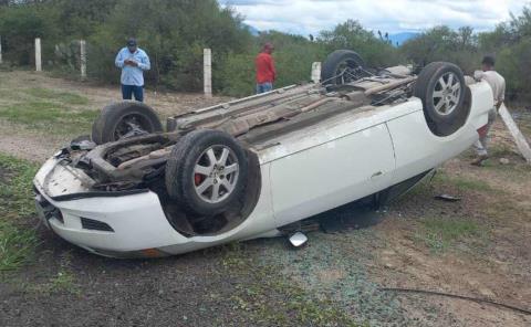 VOLCADURA EN LA SUPERCARRETERA
