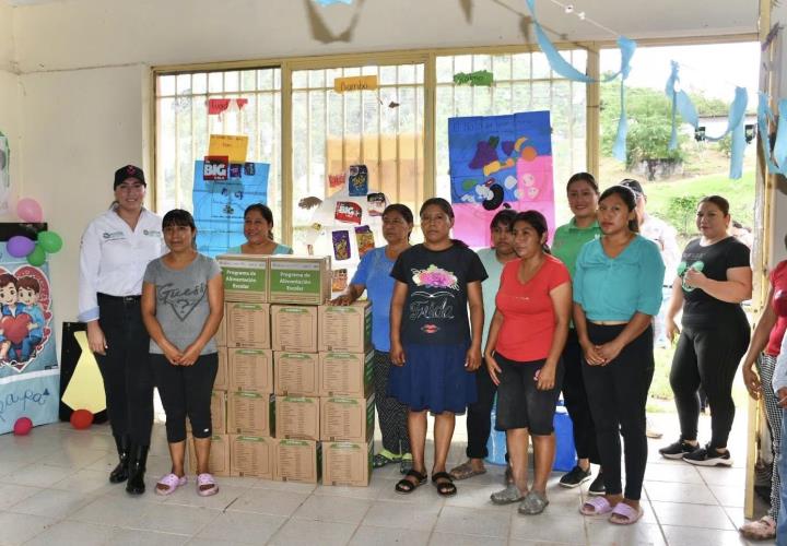 Realizan entrega de programas de atención alimentaria en Tampacán