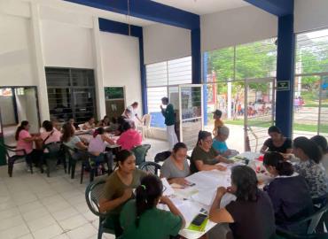 Transcurre con éxito el curso de bordado tének en Tamazunchale