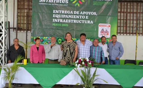 Alcalde entregó kit de herramienta a familias
