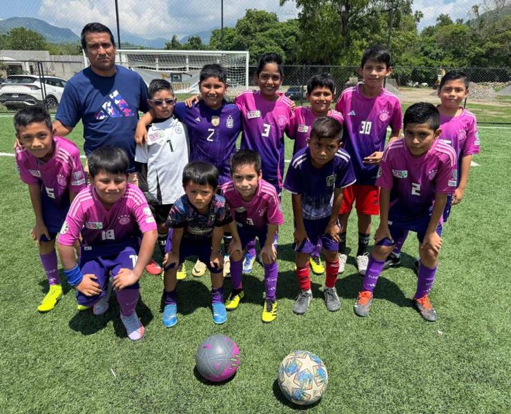 Farmadoc vacunó 3-2 a CPTIF Xilitla

